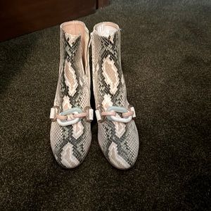 AGL Dsigner snake skin boot
